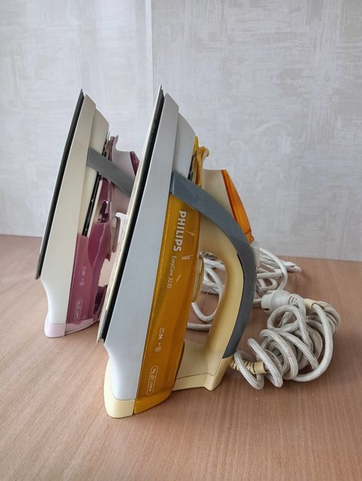 Праски Philips EasyCare 3230 та GC3310  2200 W