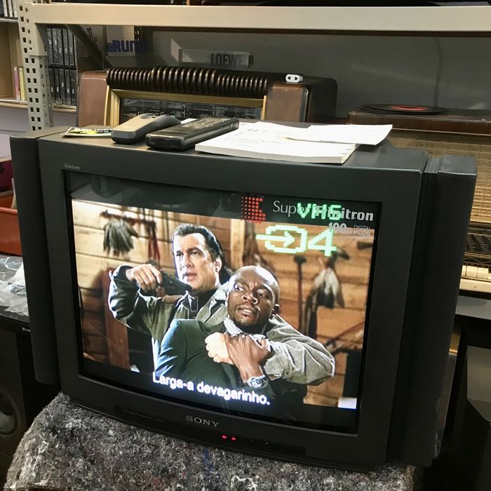 TV Sony KV-E2563E Colecionadores/Retro Gamers - Loja Grundig Clássicos