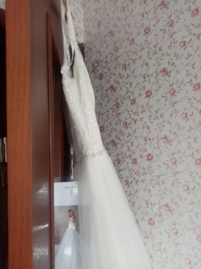 Весільня сукня розмір S Ellis бренд нова