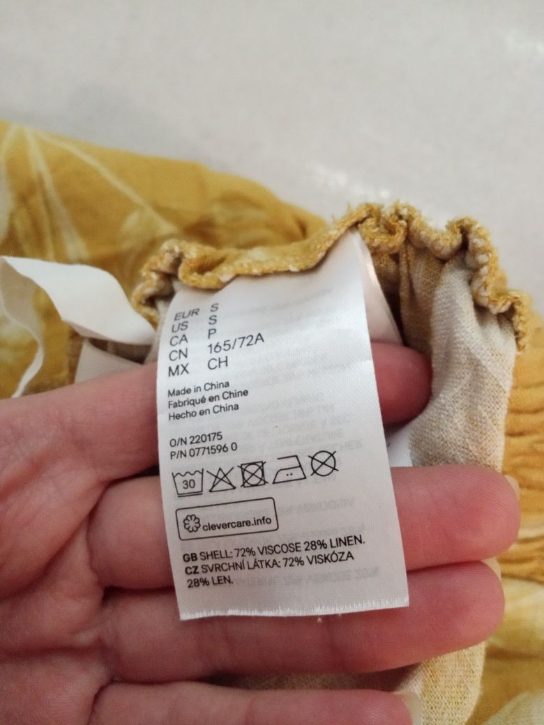 Długa spódnica z wiązanym paskiem