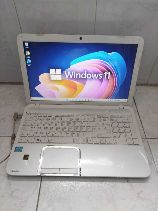 Toshiba Satellite i7- L850-1V7