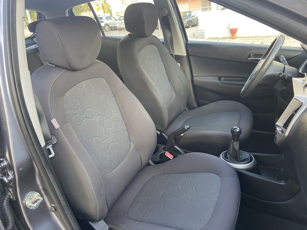 Hyundai 1.2 Gasolina • 85 cv • Poucos Km • Multimídia • CAMERA DE RÉ
