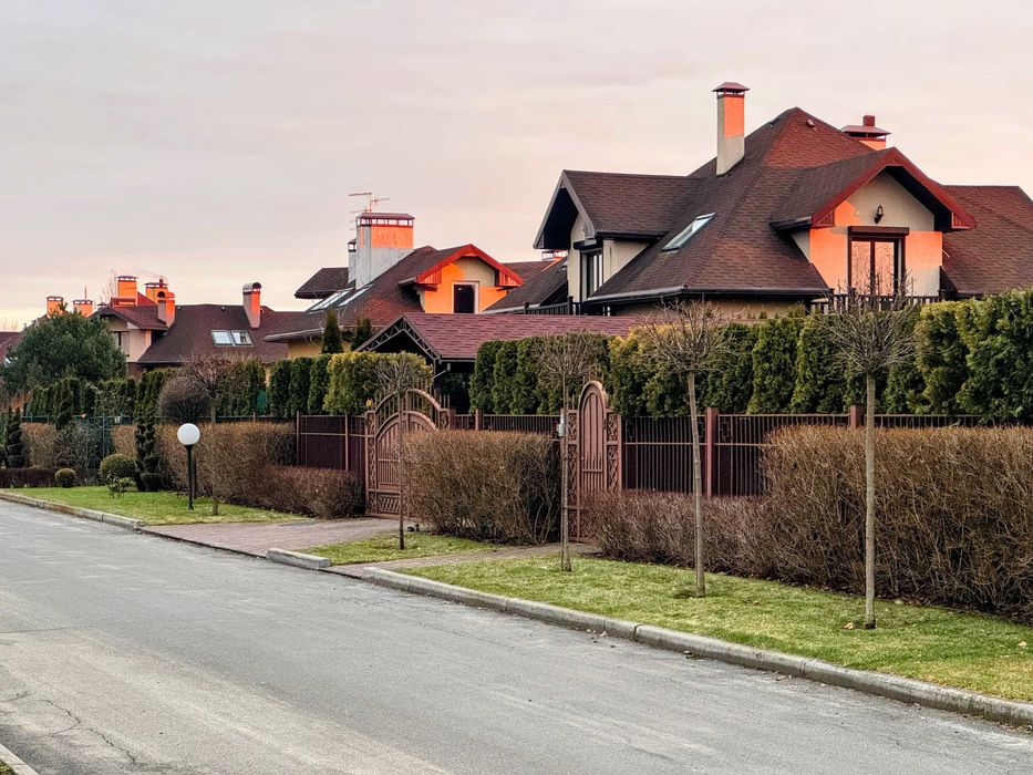 Будинок в закритому містечку. КМ Петрушки