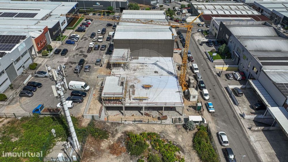 Armazém ou espaço industrial Novo, com 300m2, nas Setes Fontes, Braga!
