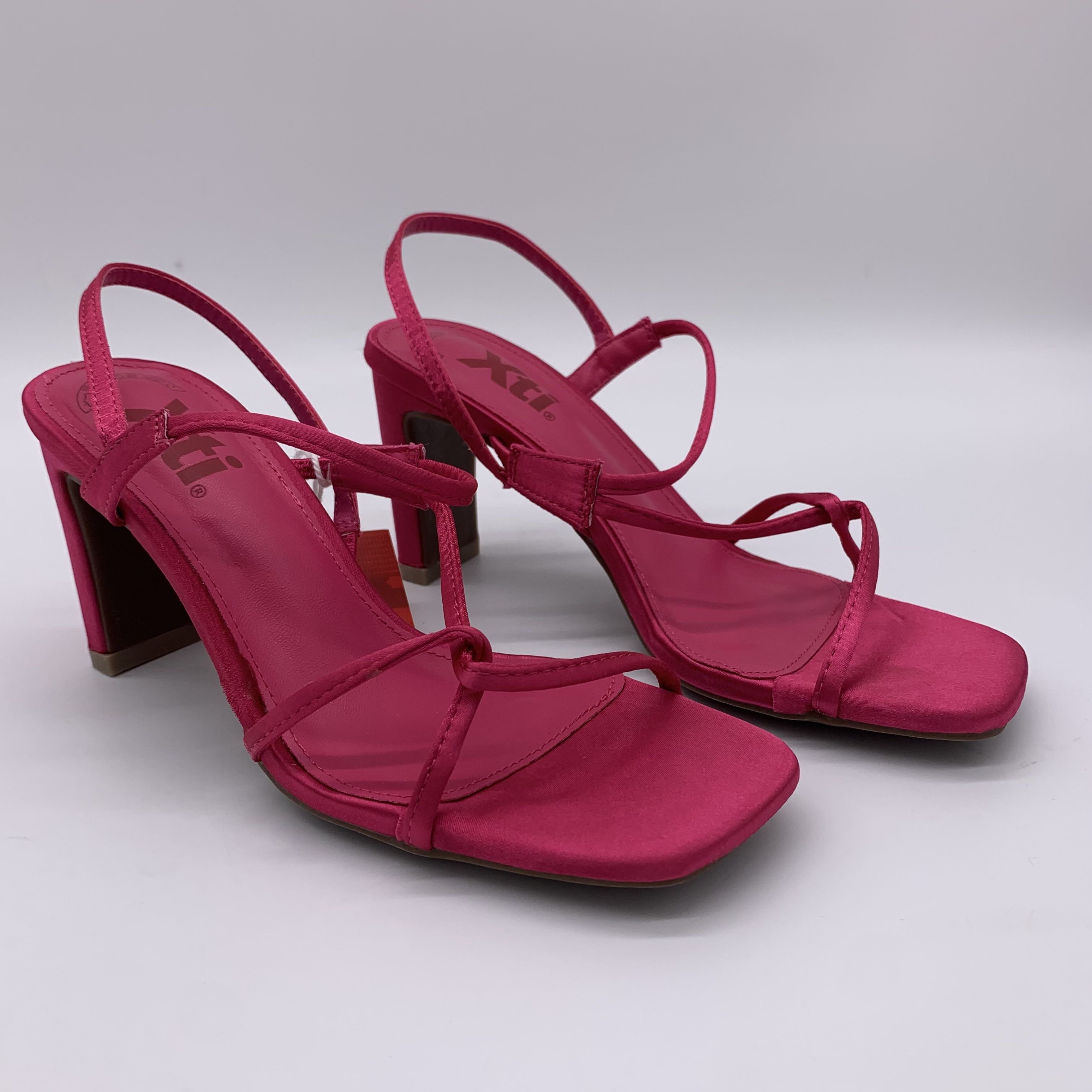 Buty sandały na obcasie damskie XTI rozmiar 36 kolor różowy