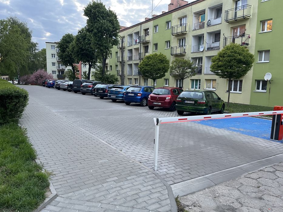 Sprzedam kawalerke z miejscem i piwnica  Zgierz okazja