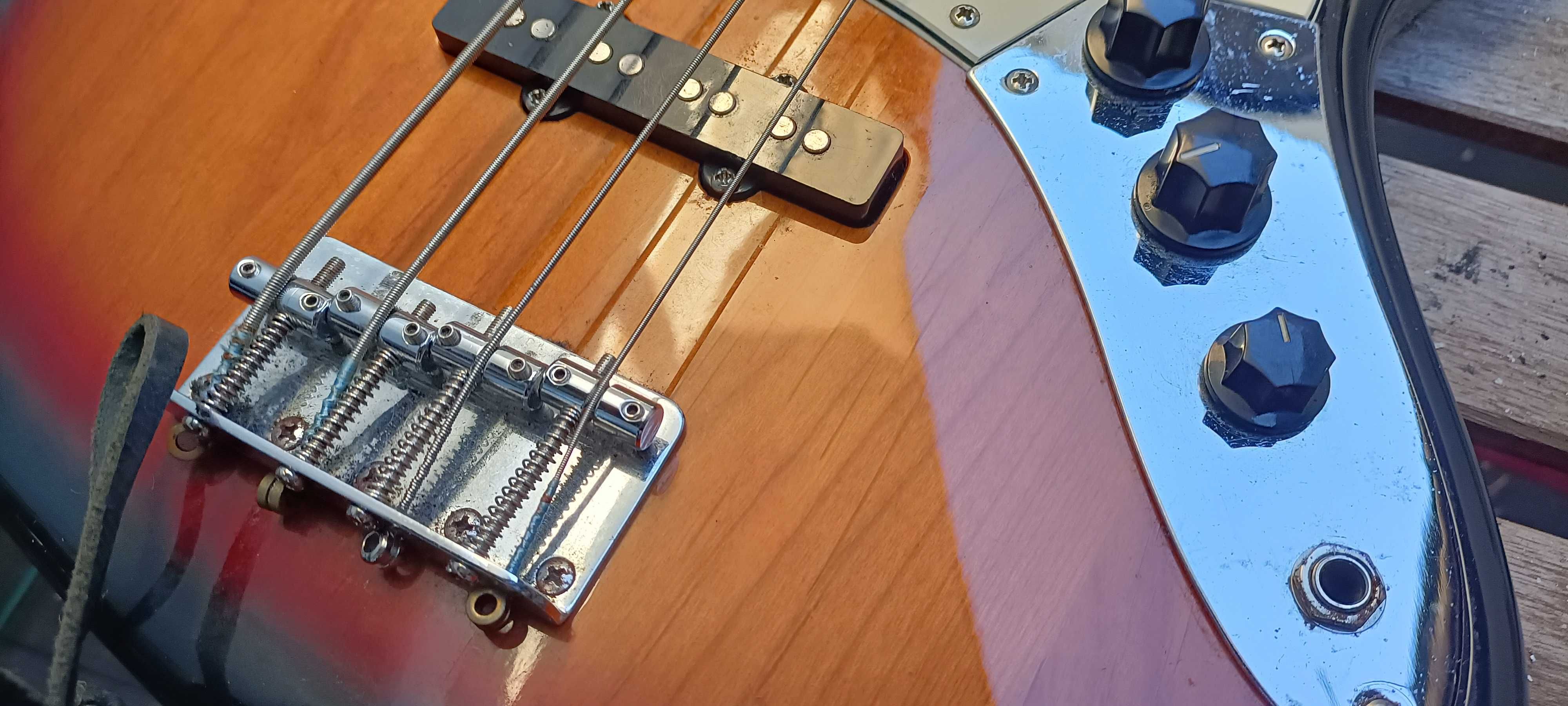 Басс гітара Chester Jazz Bass с чохлом, відмінний стан.