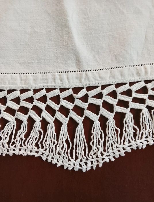 Centro de mesa de linho caseiro com renda