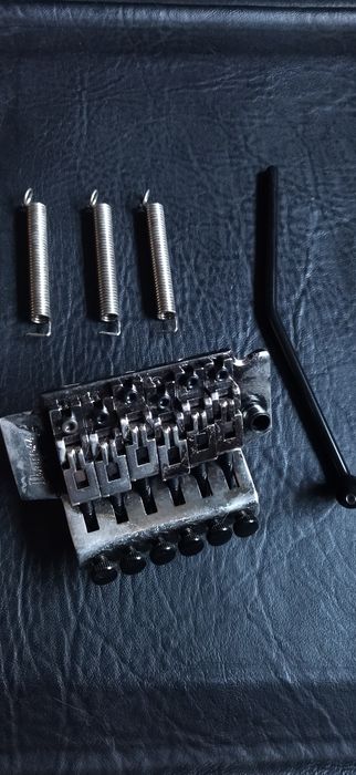 Floyd Rose Ibanez JEM Jr tremolo