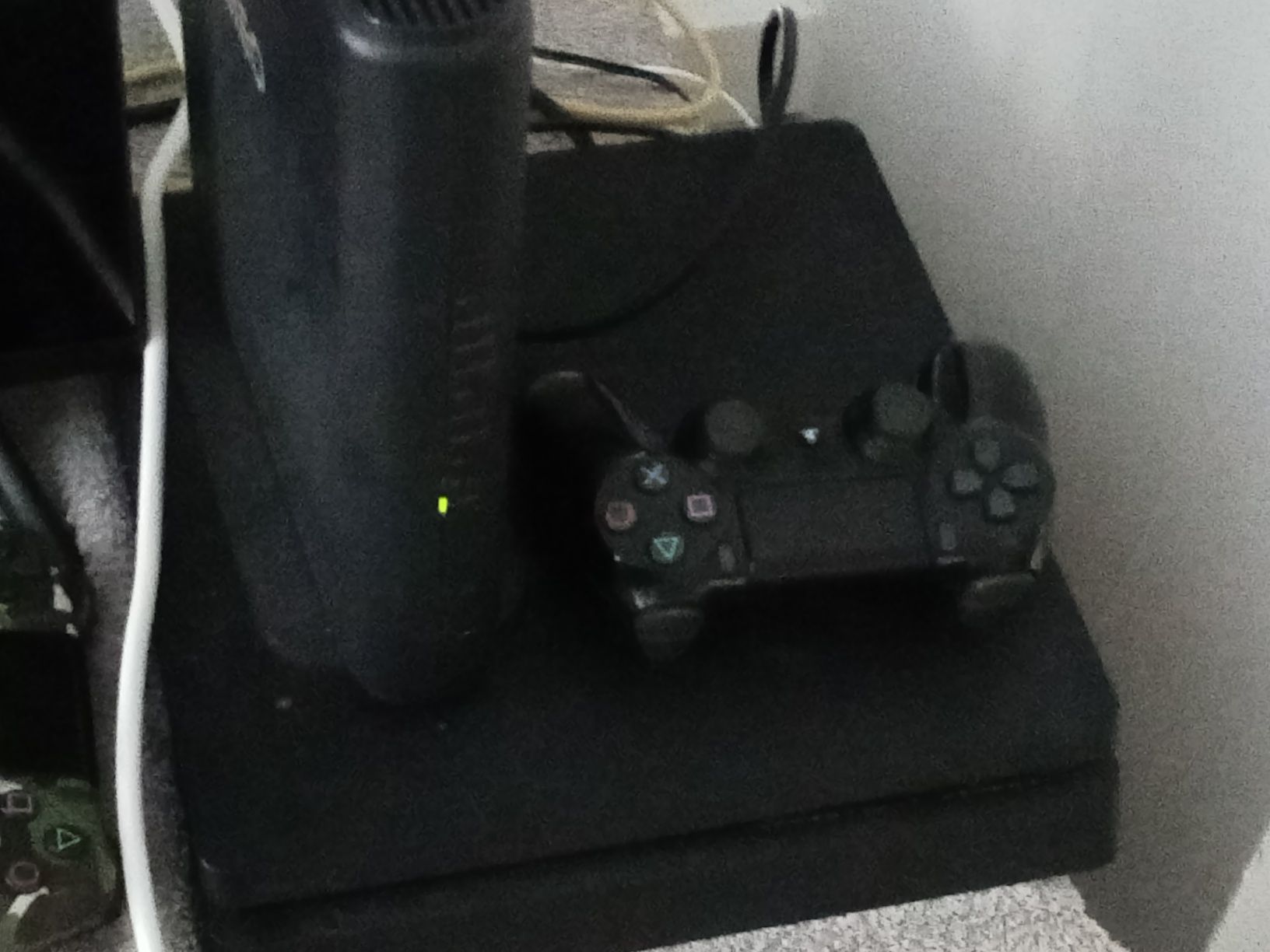 Ps4 slim 1tb + comando e jogod