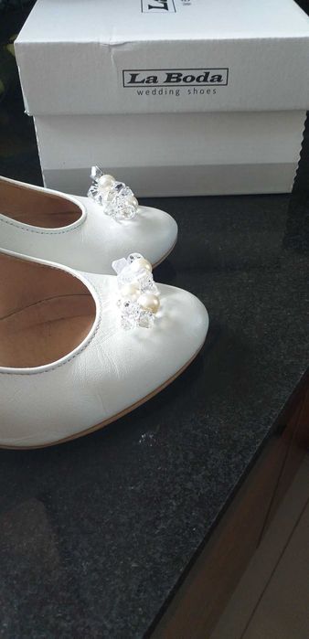 Buty ślubne marki La Boda z Svarowski
