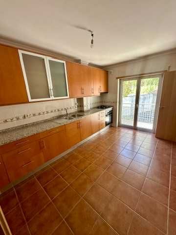 Arrenda-se T3 no centro Bragança c/ garagem