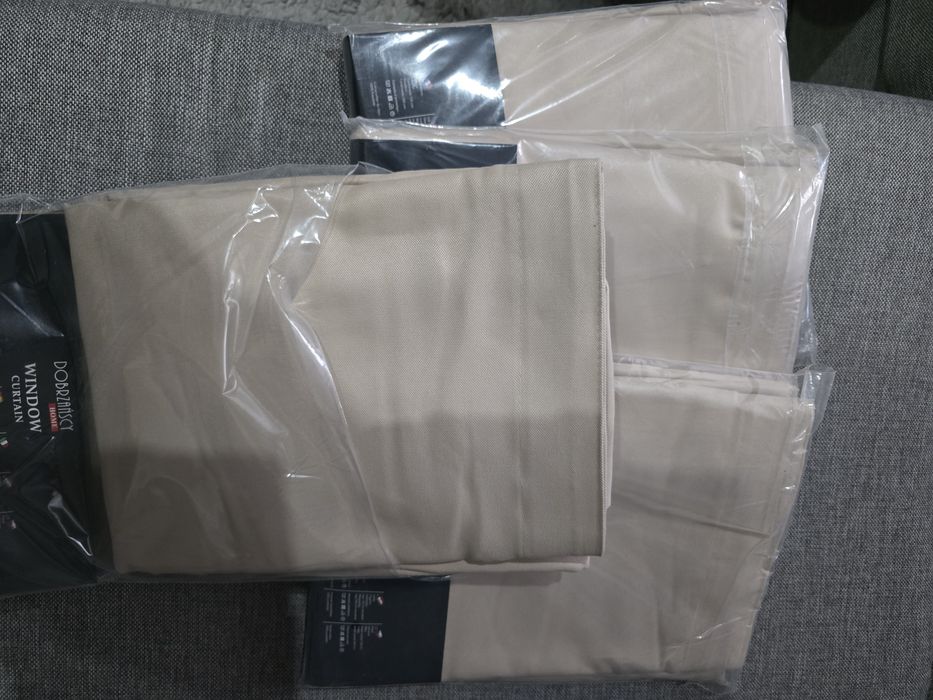 Piękna zasłona welwetowa w kolorze beżu 130x250 - 4 sztuki.