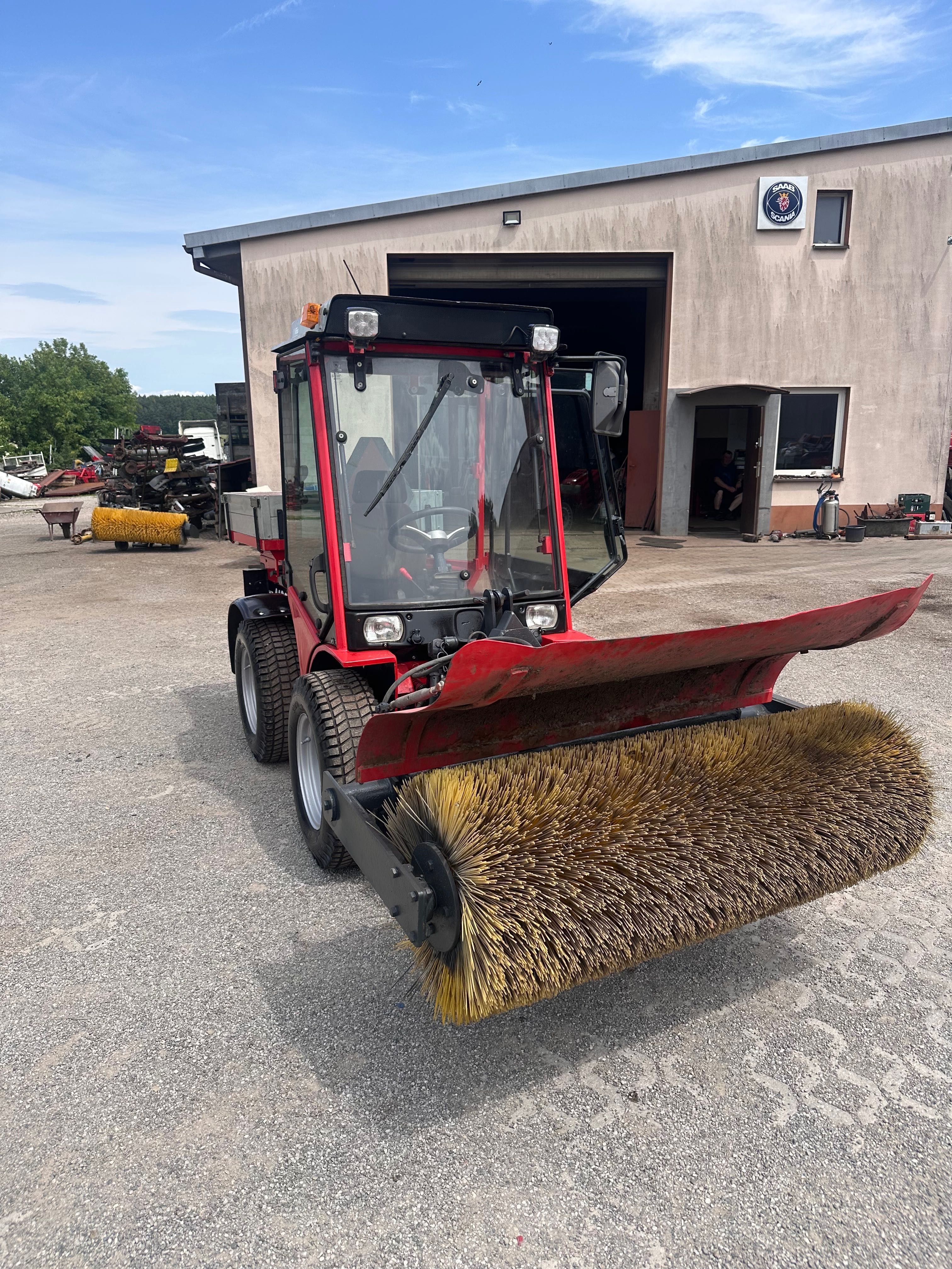 Traktorek sadowniczo komunalny Antonio carraro hst 4400
