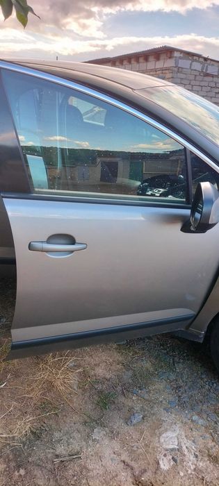 Чудовий автомобіль кросоверр.