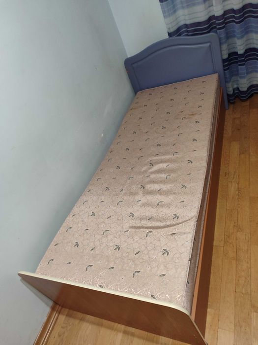 Продається односпальне ліжко б / у