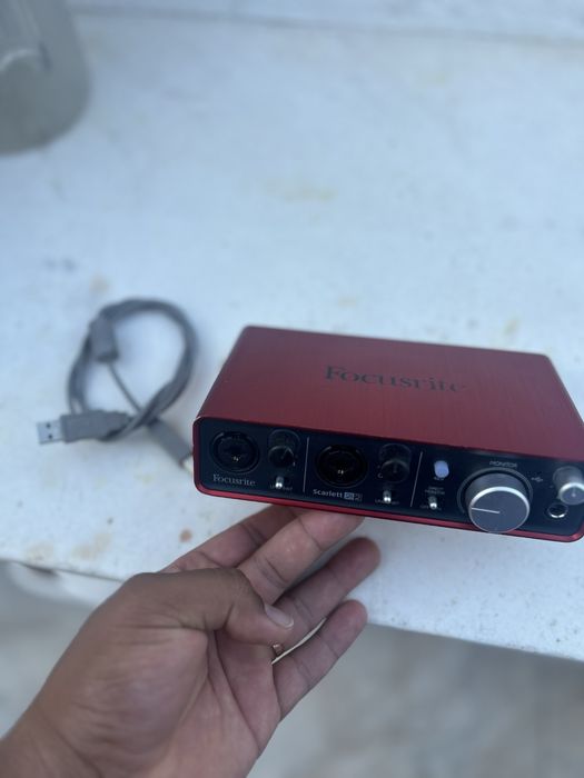 Placa de audio Focusrite Scarlett 2i2 1° geracao