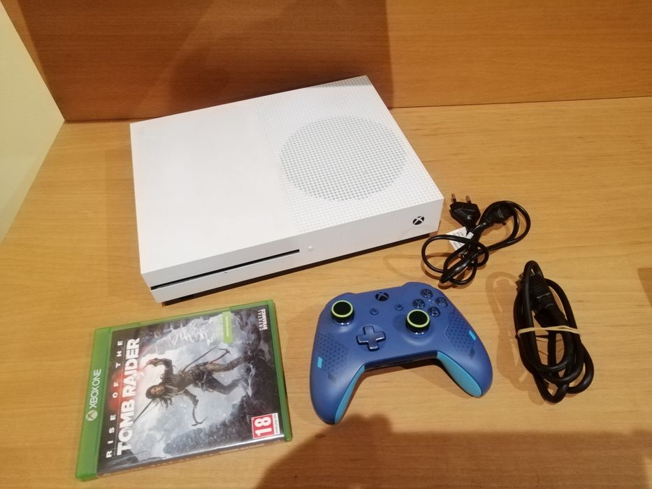Xbox one s + Tomb Raider