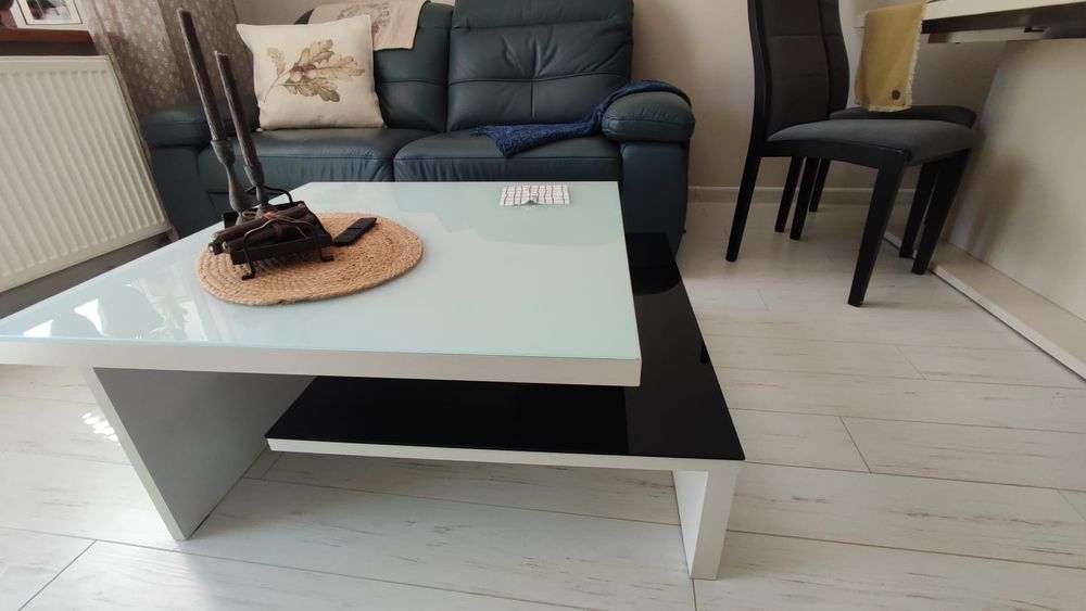 Stolik kawowy drewno i szkło