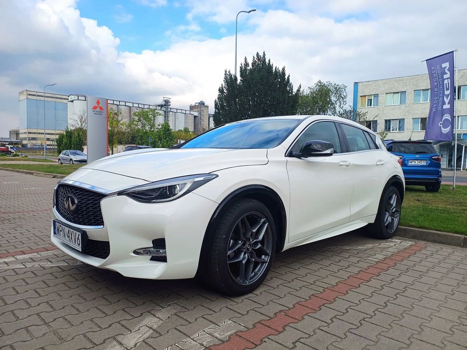 Infiniti Q30