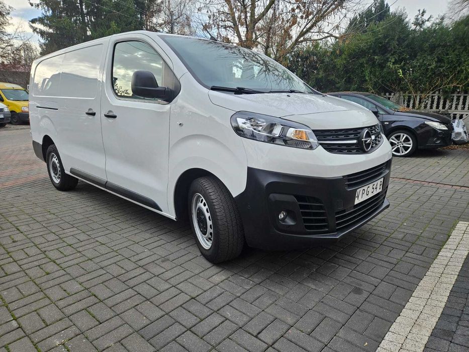 Opel Vivaro extra long ładny niski przebieg