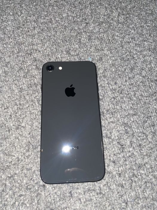 Продам Iphone 8