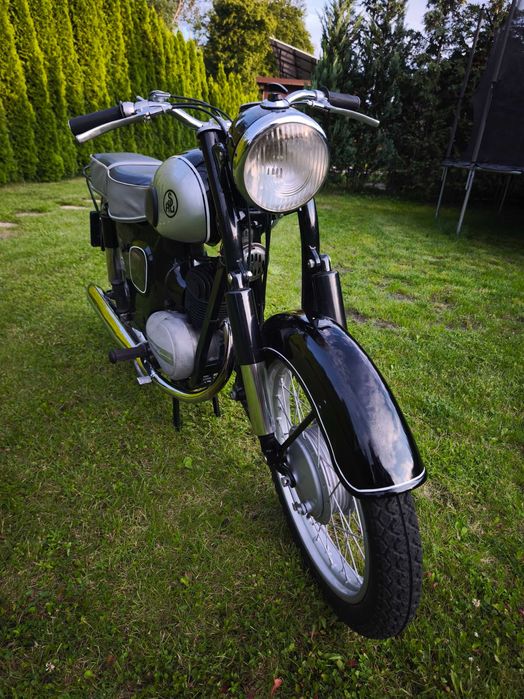 Motocykl SHL M11 po kompletnej renowacji wyprzedaż kolekcji OSA WFM