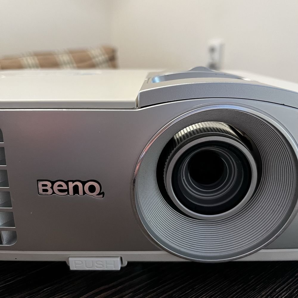 Мультимедійний проектор BenQ W1070