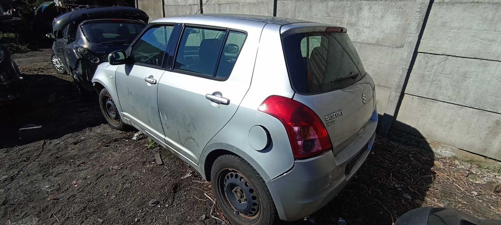 klapa tył tylna szyba suzuki swift mk IV  lak zcc