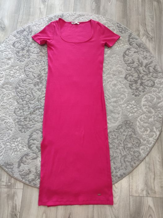 Sukienka letnia z rozcięciem