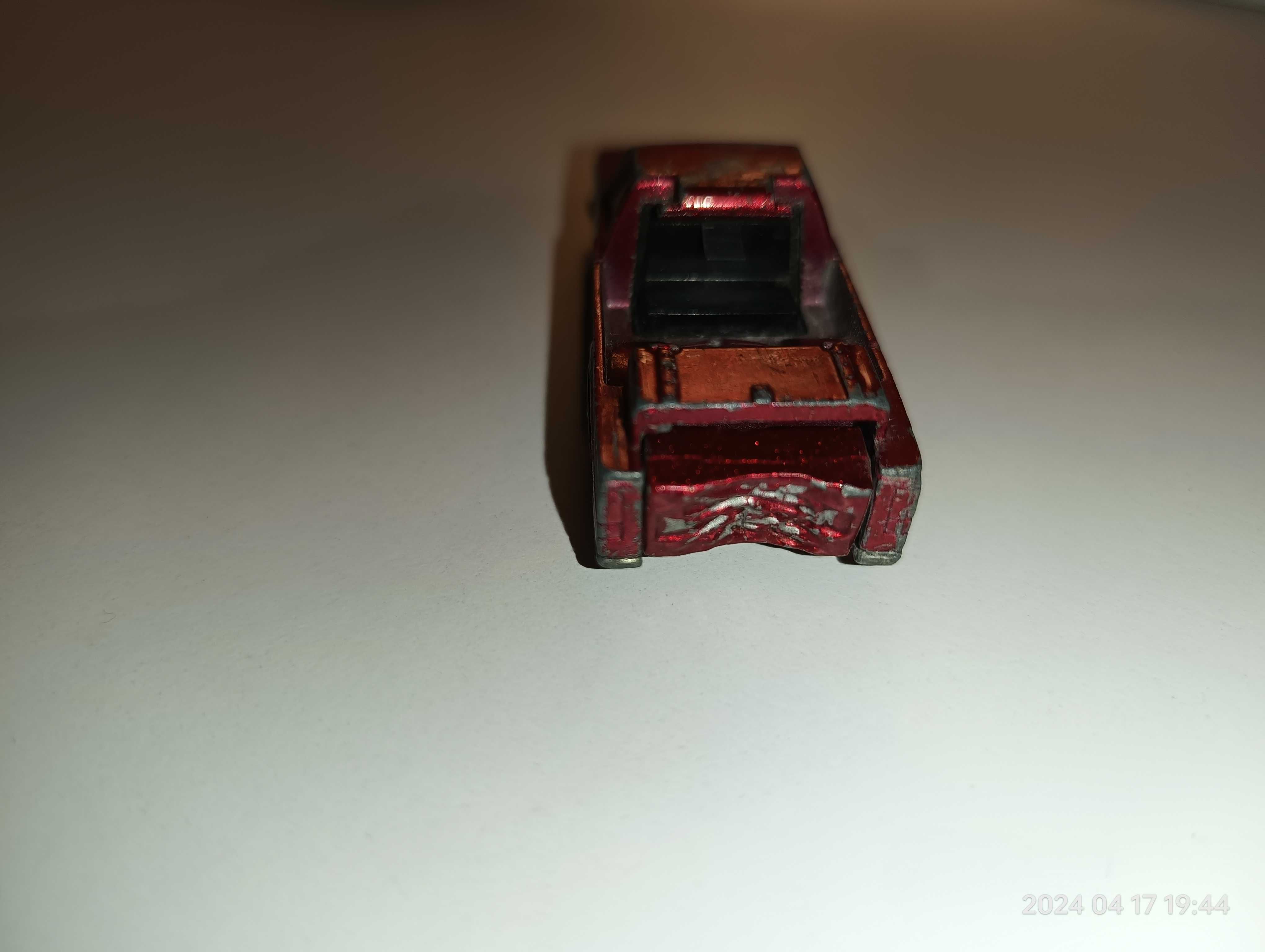 Autko Hot Wheels Chevy Pick-Up z 1984 roku.