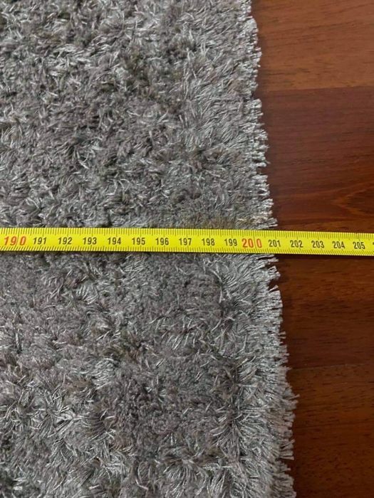 Tapete cinza em bom estado