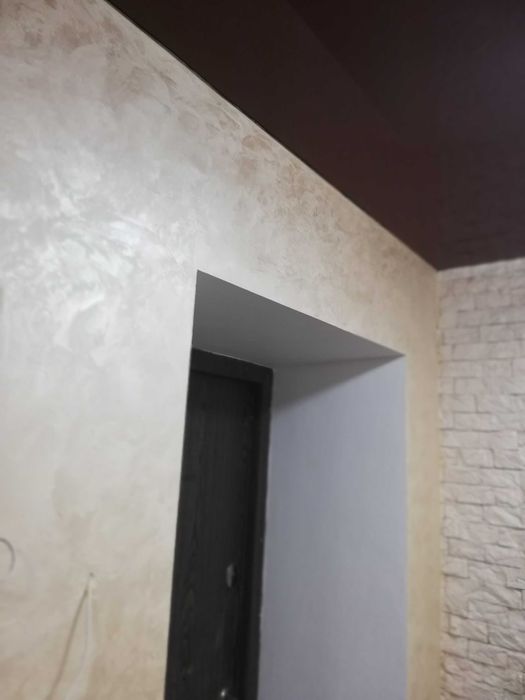 Ровная штукатурка гладкая шпаклёвка откосы обои выравнивание стен