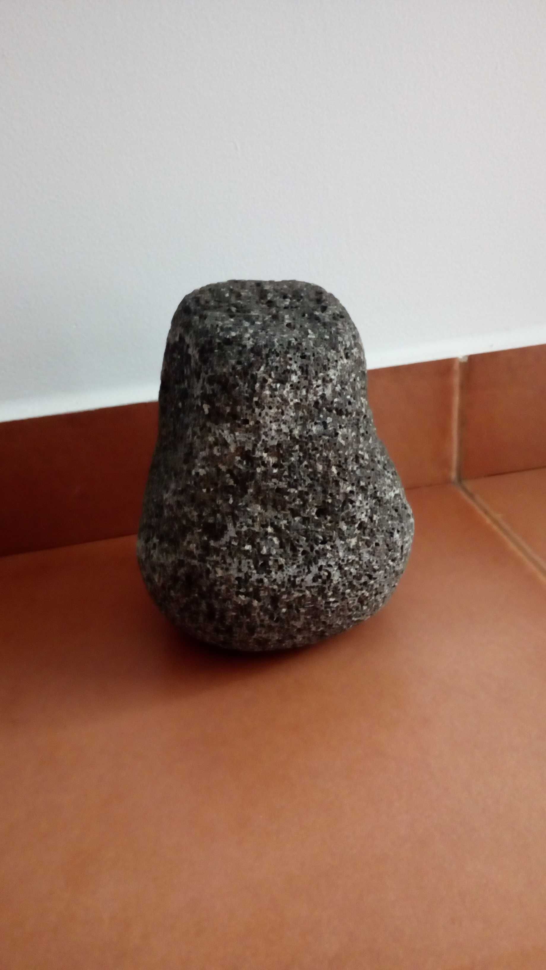 Várias peças em pedra
