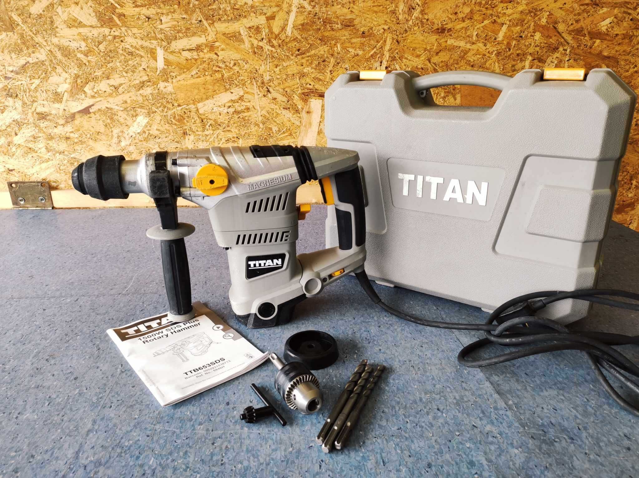 TITAN Młotowiertarka 1500W SDS+ 8J w walizce transportowej