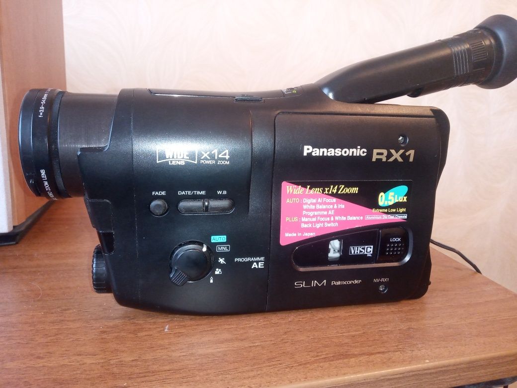 Продам видеокамеру Panasonic NV-RX1EN