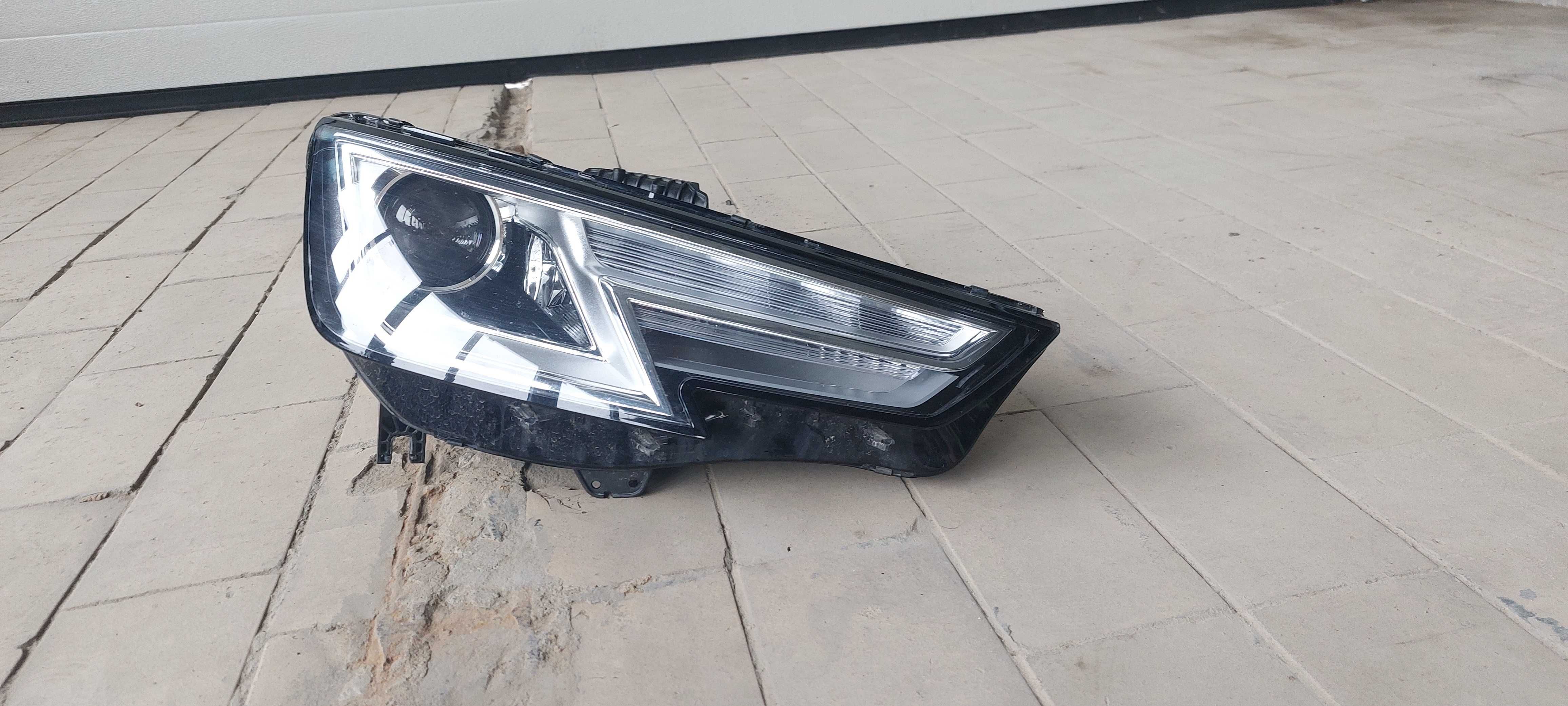 Audi A4 B9 8W Lampa przednia prawa Xenon