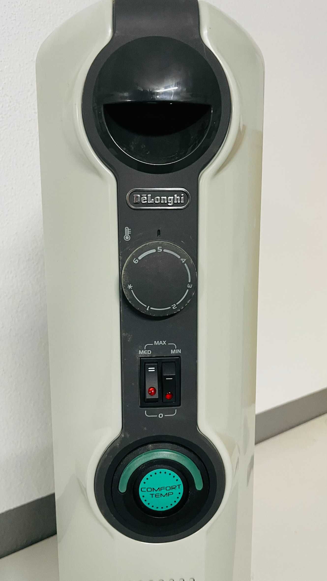 Radiador a Óleo Delonghi Radia S 2000W