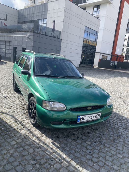 продаж Форд Ескорт