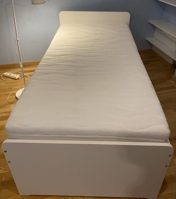 Łóżko białe jednoosobowe