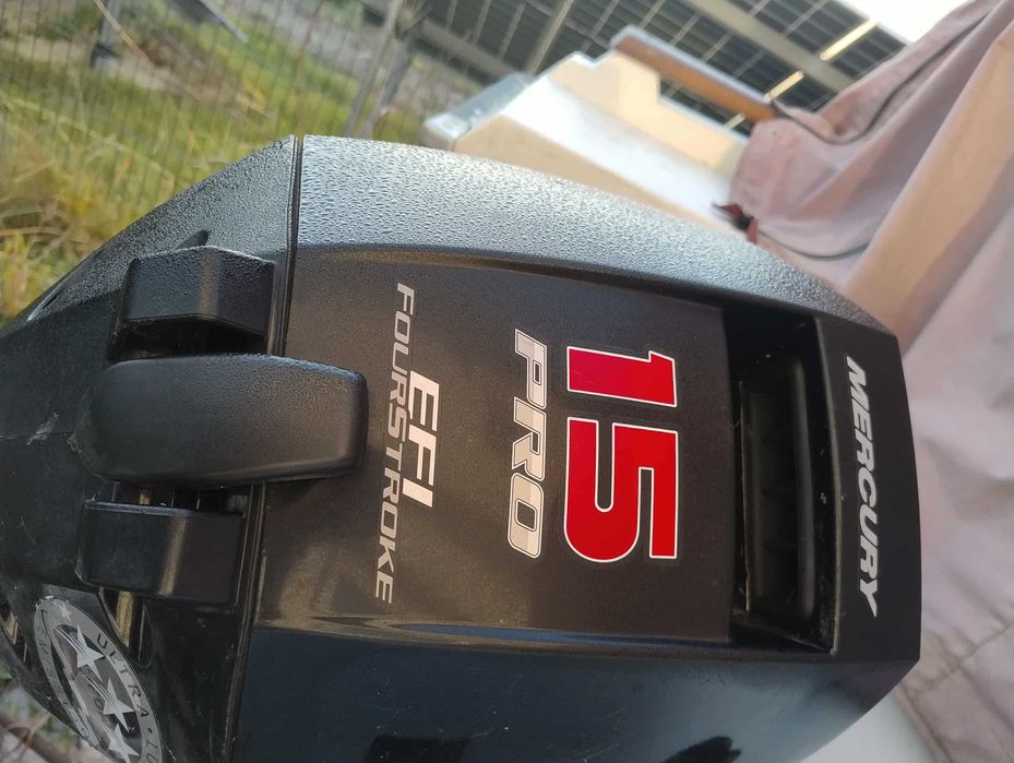 Łódź kabinowa, motorowa z przyczepką i silnikiem Mercury 15KM