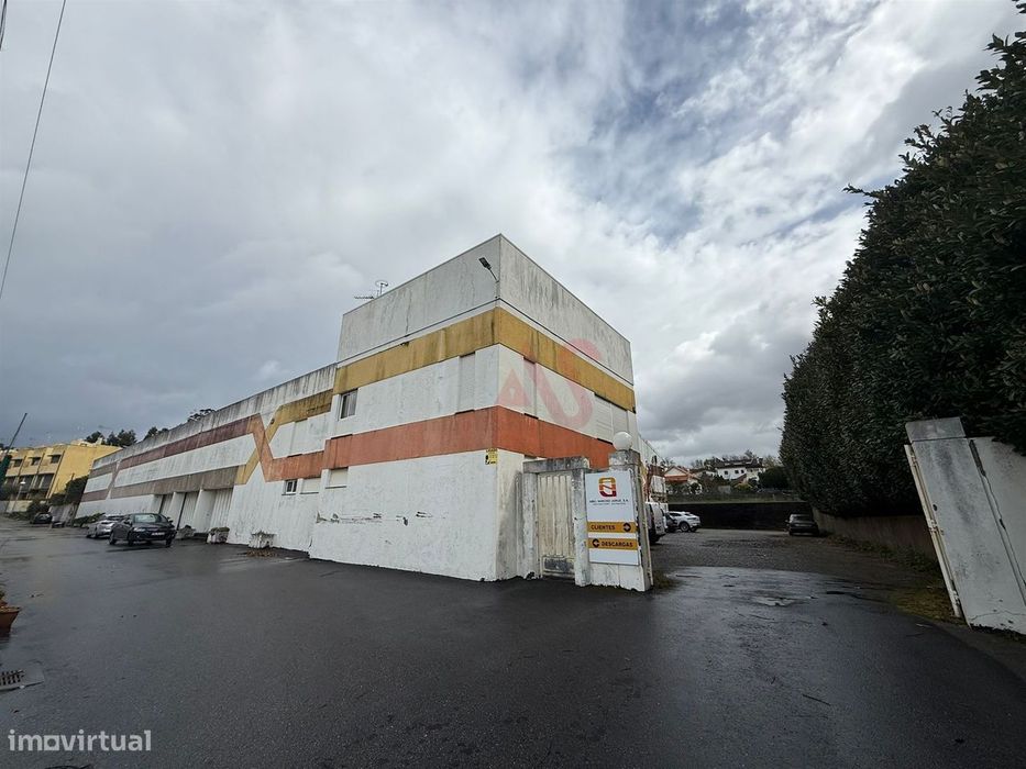 Armazém industrial com 3.000 m² em Seixas, Caminha