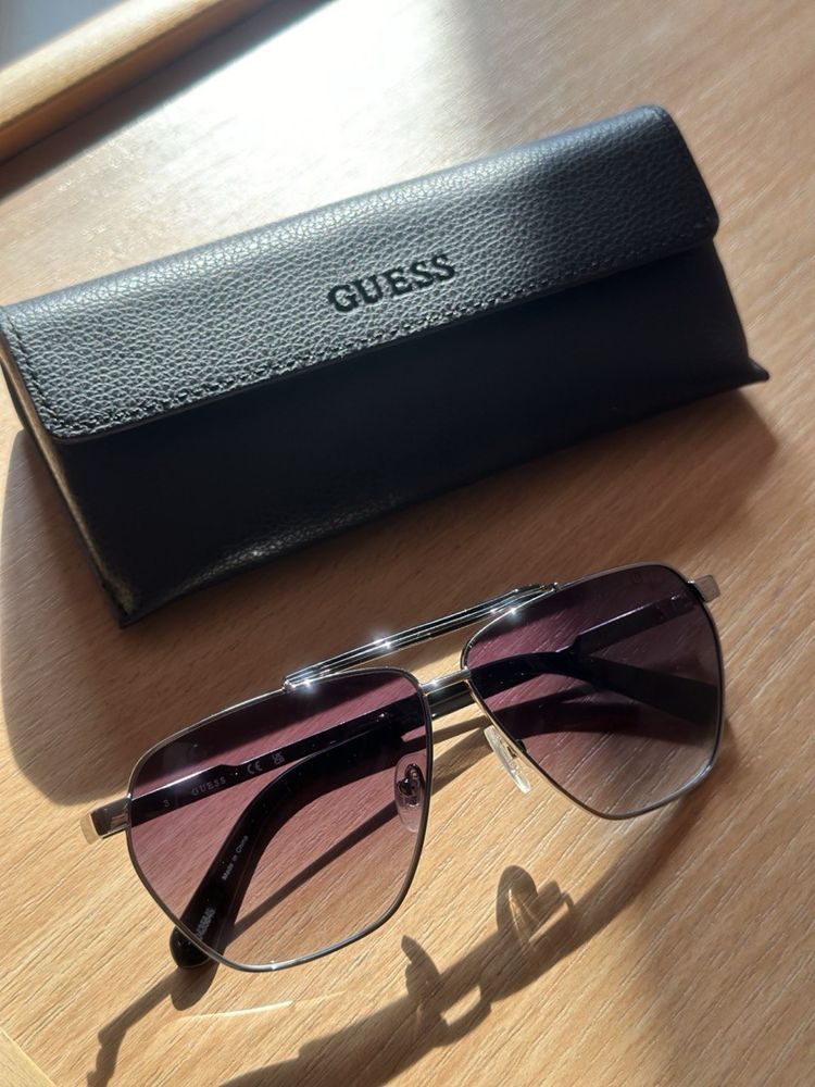 Сонцезахисні окуляри Guess
