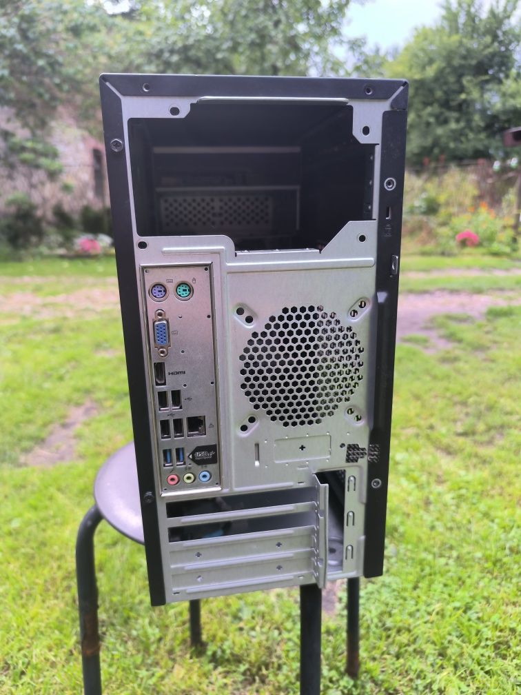 Komputer PC ( płyta z procesorem + obudowa )