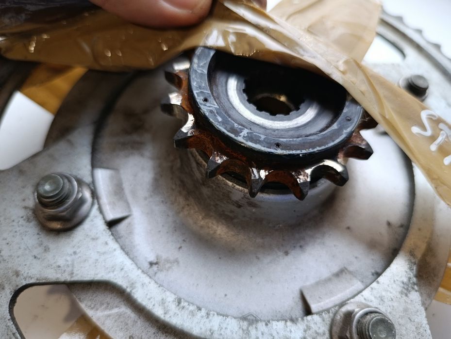 Zabierak Yamaha drag Star 125 zębatki zębatka tył tylni tylna napęd L4