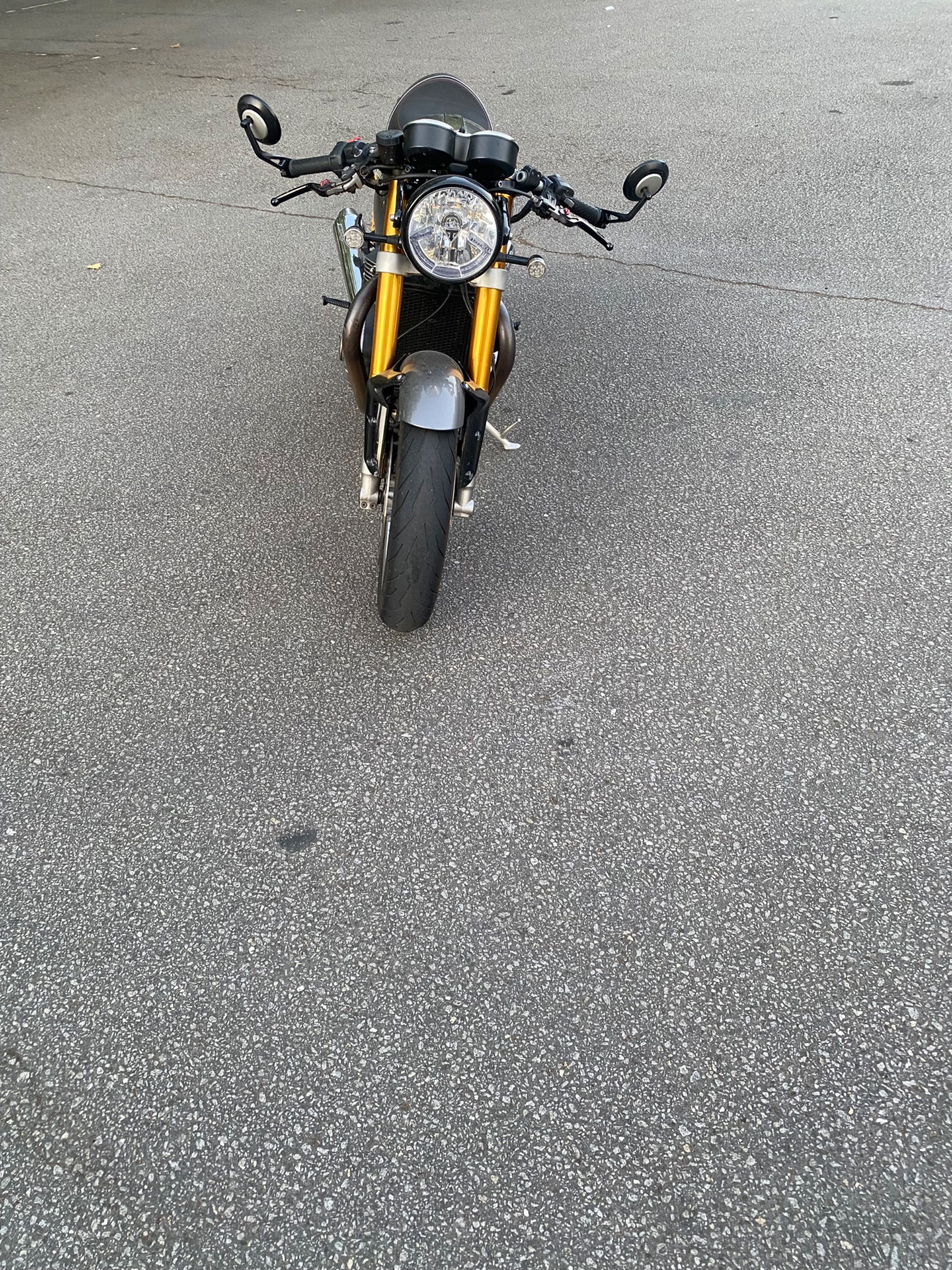 Triumph thruxton 1200 r