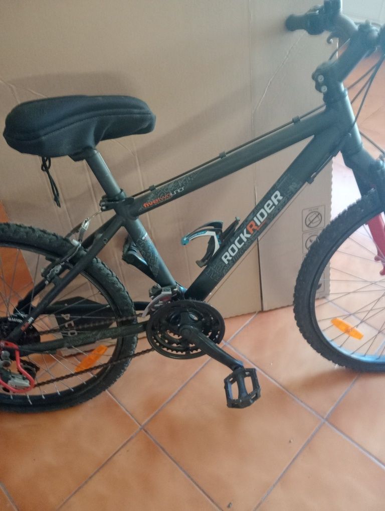 Vendo bicicleta semi nova