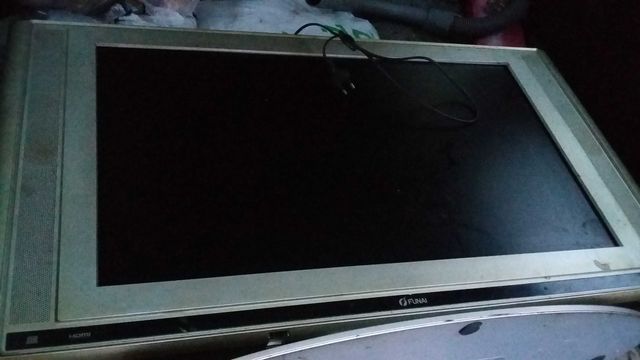 Telewizor LCD  funai zlom elektroniczny oklo 15kg