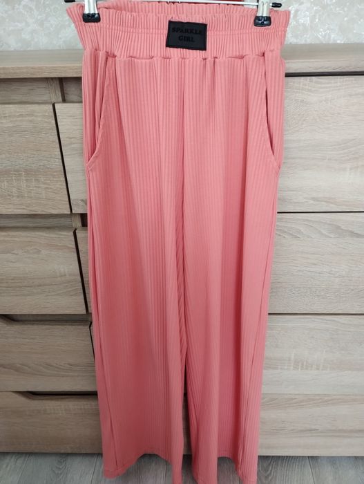 Стильний якісний костюм, укорочений лонгслів та брюки палацо 9-10 р.