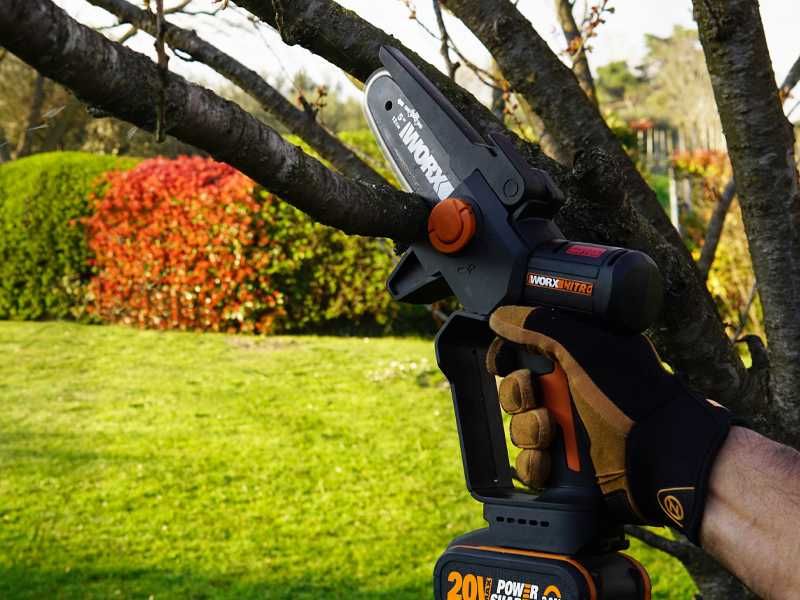 Aluguer de Mini Motosserra Worx WG325E Porto